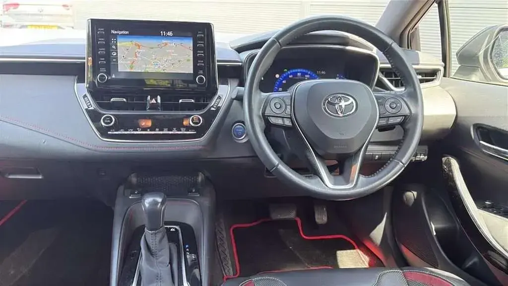 Used Toyota Corolla 180 HP (132 kW) 2021 Silver Hatchback