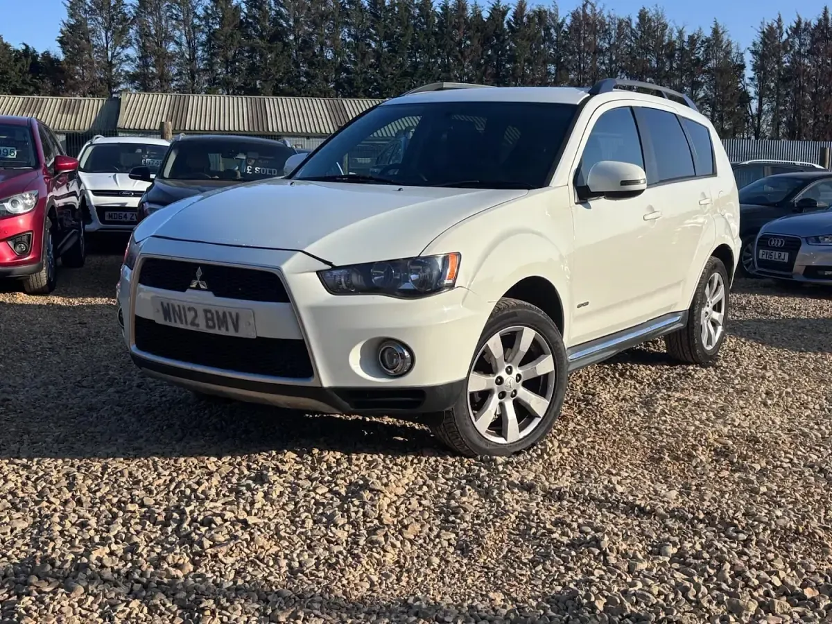 Used Mitsubishi Outlander 2012 White SUV