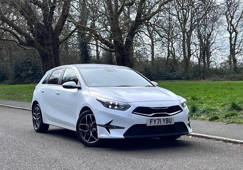 Used Kia Ceed 158 HP (116 kW) 2021 White Hatchback