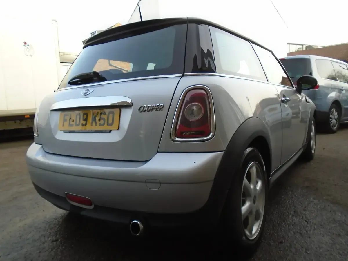 Used Mini Cooper Hatch 120 HP (88 kW) 2009 Silver Hatchback