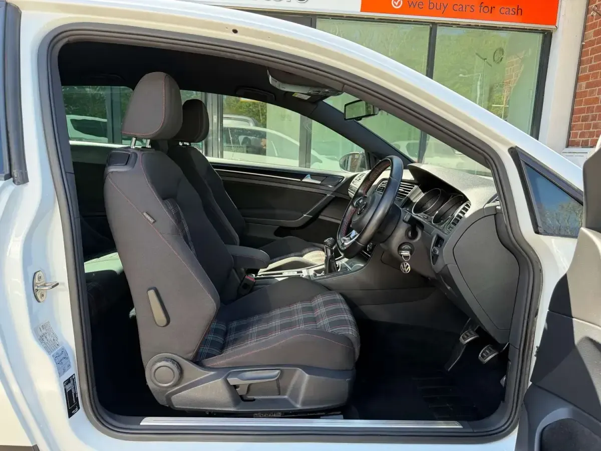 Second-hand VW Golf VII GTI 436 CP (320 kW) 2015 Alb Hatchback