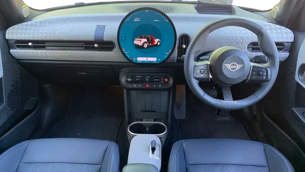 Begagnad Mini Cooper Hatch 113 kW (154 HK) 2025 Vit Halvkombi