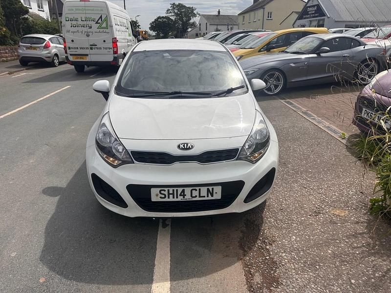 Used Kia Rio 2014 White Hatchback
