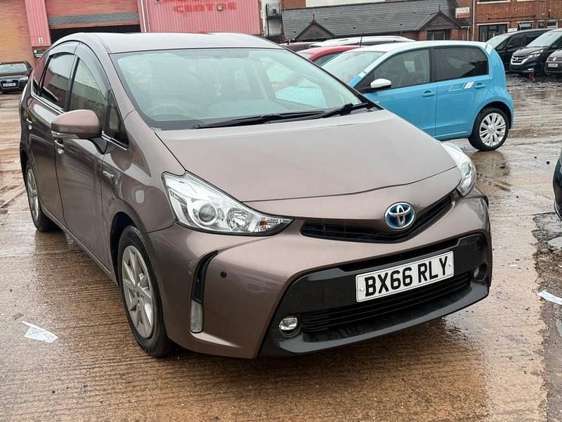 Used Toyota Prius 122 HP (89 kW) 2016 Brown Hatchback