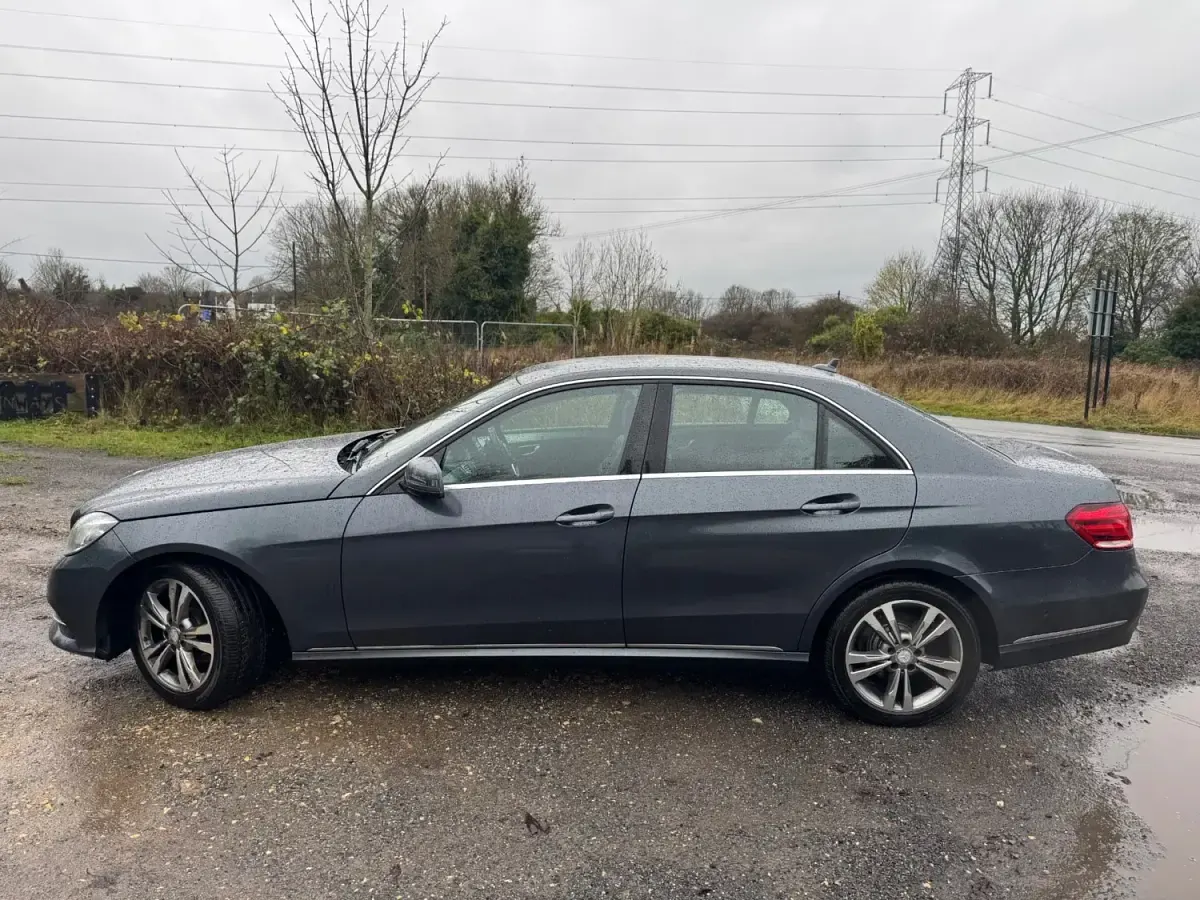 Begagnad Mercedes E220 SE 2013 Grå Sedan