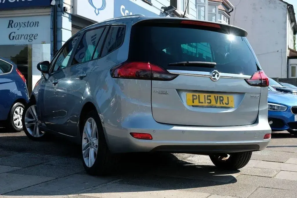 Used Vauxhall Zafira Tourer SRi 138 HP (101 kW) 2015 Silver MPV