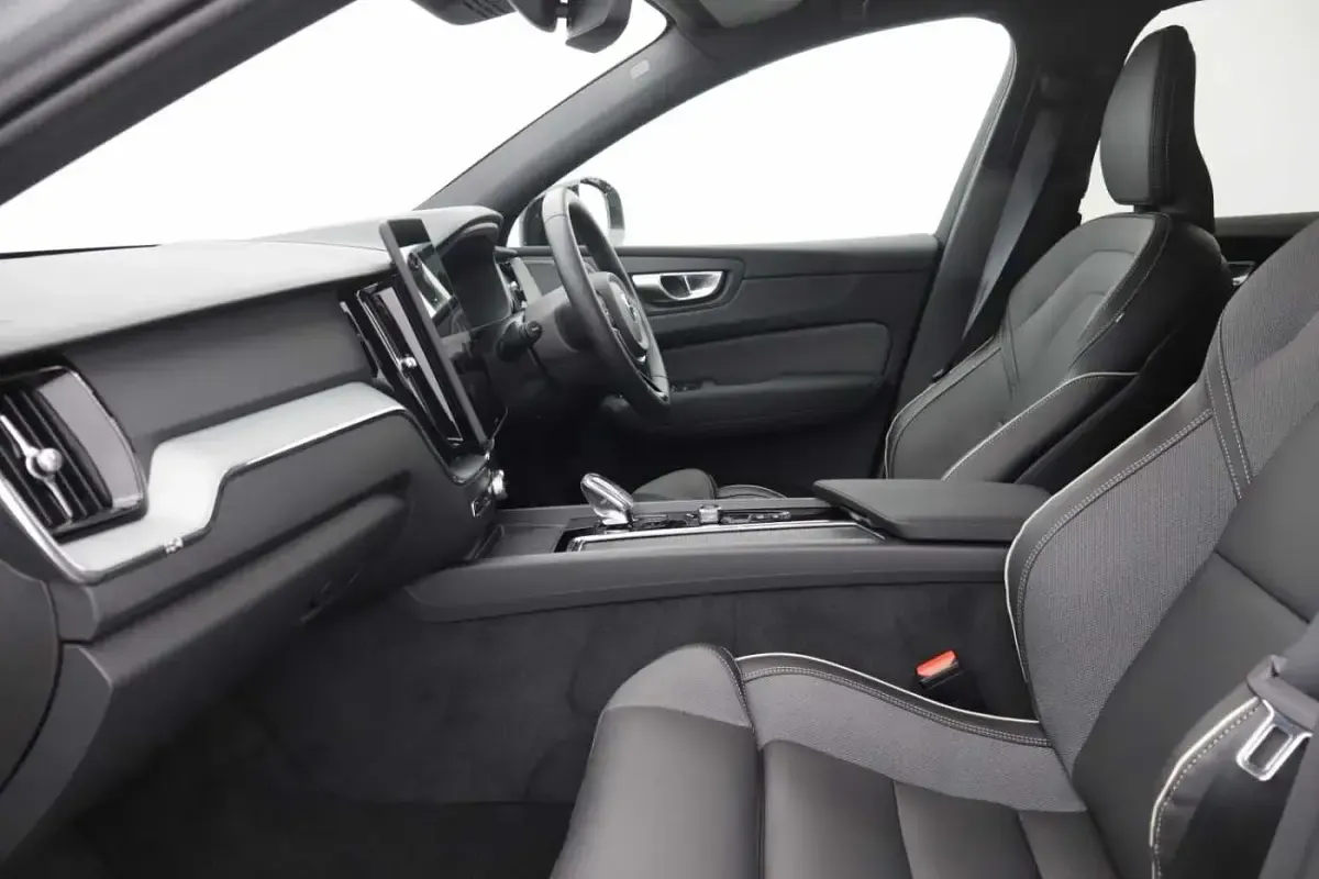 Used Volvo XC60 Plus 247 HP (181 kW) 2026 SUV