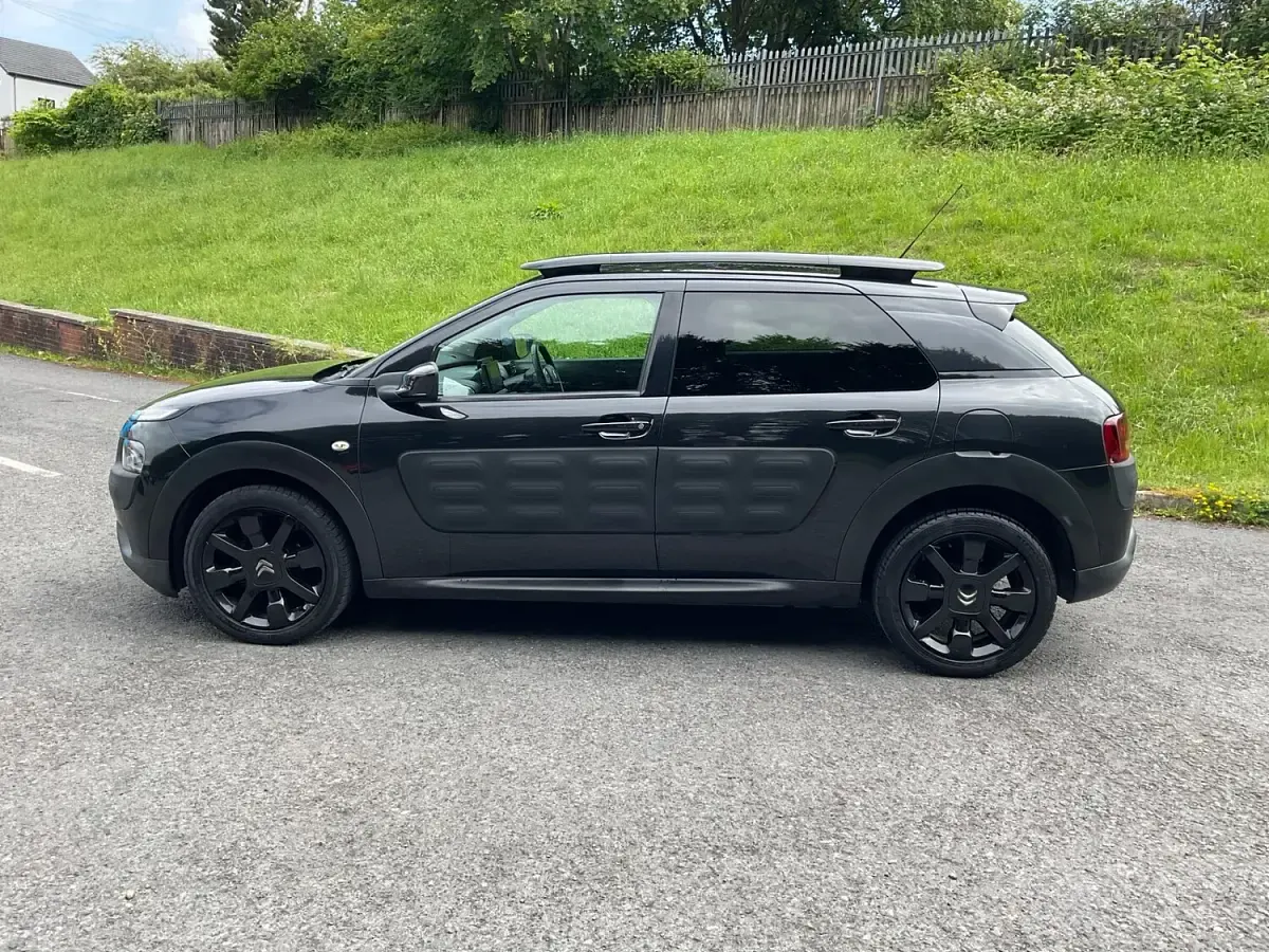 Used Citroën C4 Cactus Flair 2016 Black Hatchback