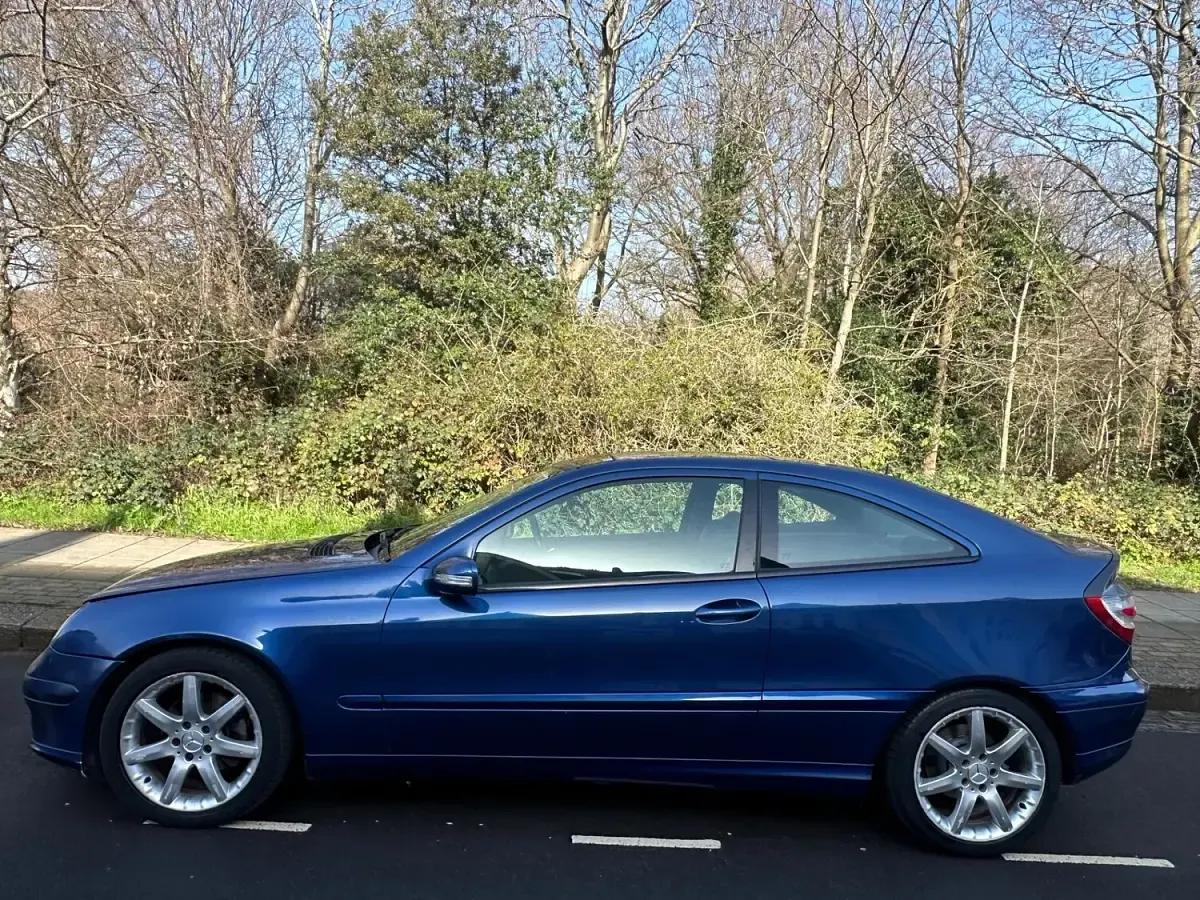 Used Mercedes C180 SE 143 HP (105 kW) 2006 Blue Coupe