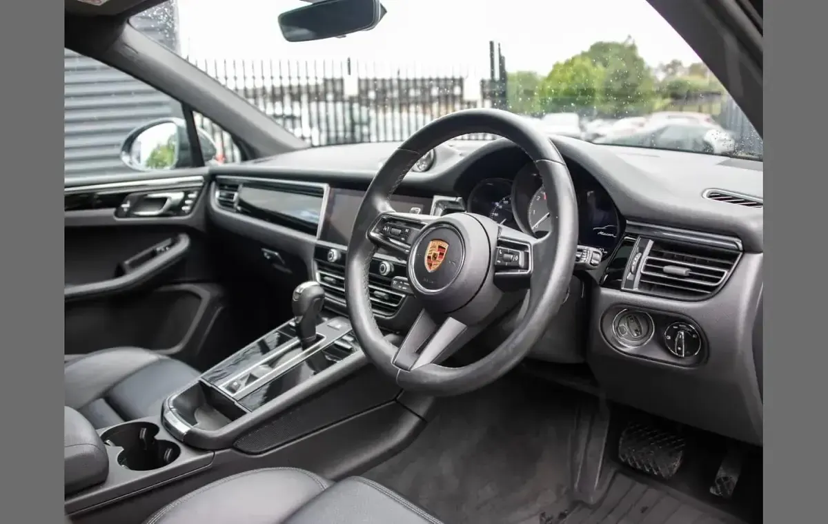 Used Porsche Macan 374 HP (275 kW) 2024 Grey SUV