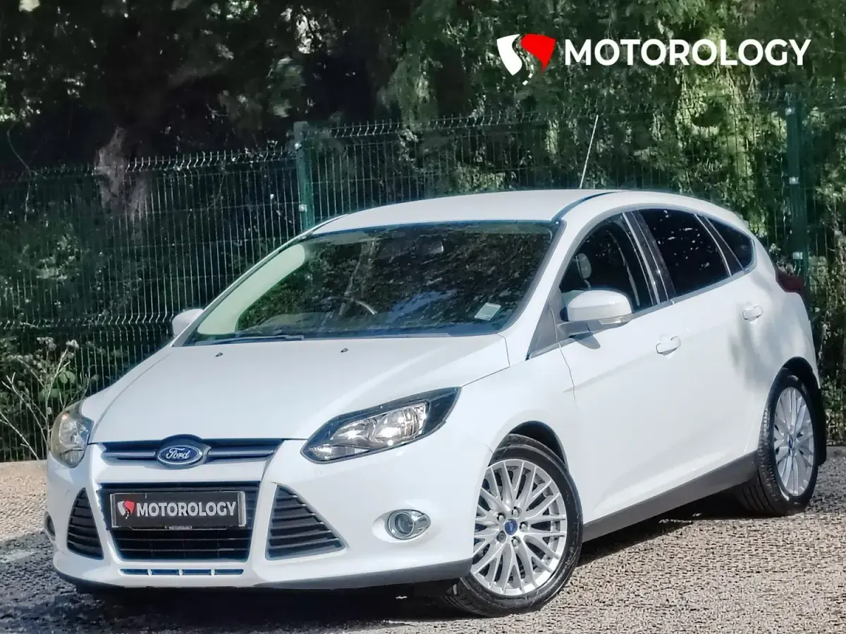Begagnad Ford Focus Zetec 115 HK (84 kW) 2012 Vit Halvkombi