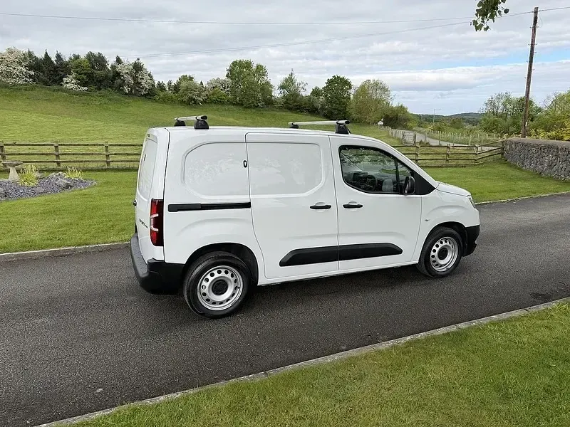 Used Toyota Proace Active 100 HP (73 kW) 2023 White MPV