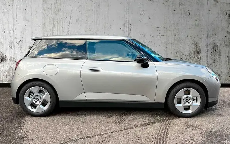 Used Mini Cooper Classic 135 kW (184 HP) 2026 Hatchback