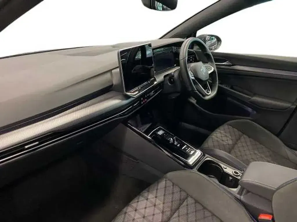 Used VW Golf VIII 150 HP (110 kW) 2025