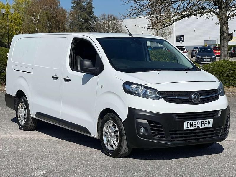 White Used 2019 Vauxhall Vivaro S Van | £7,490 (Fair price) - Image 1/4