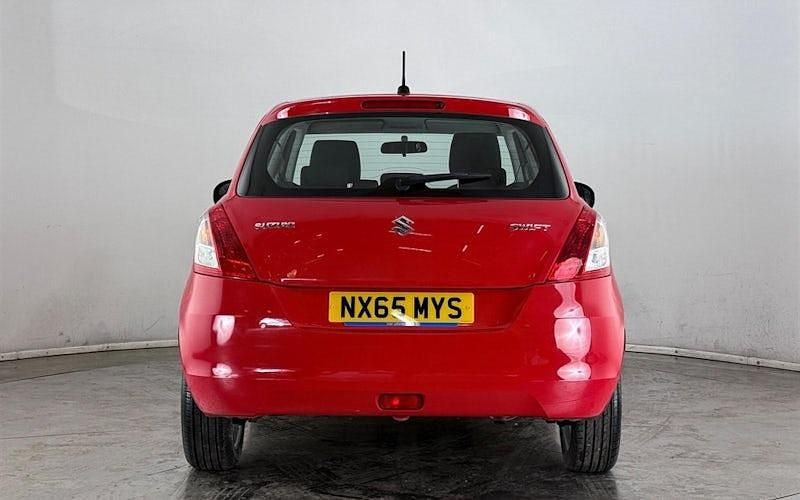 Used Suzuki Swift SZ3 94 HP (69 kW) 2015 Red Hatchback