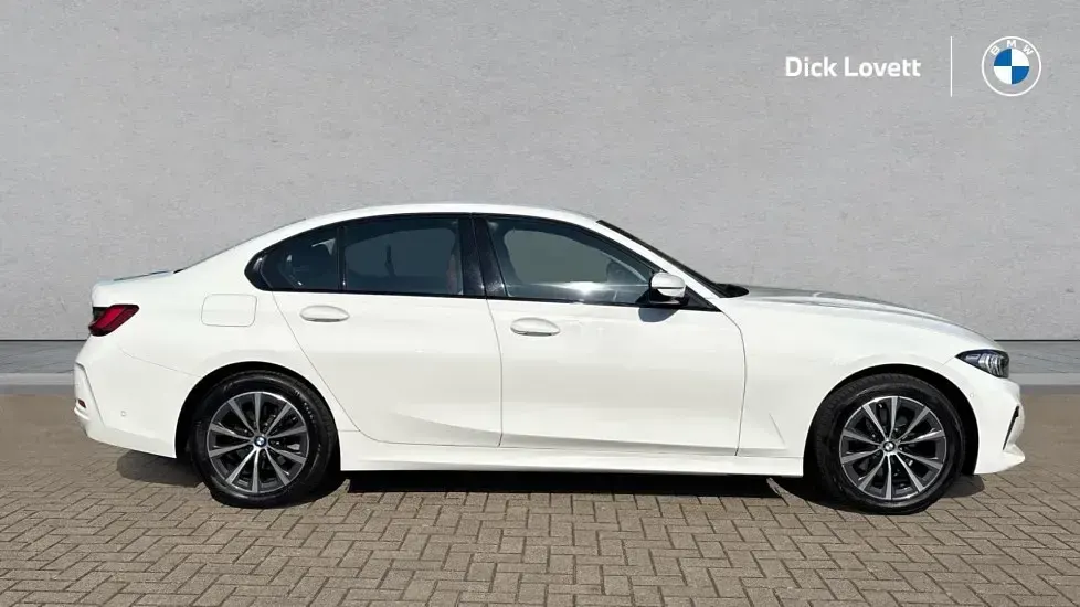 Used BMW 320 Sport Line 187 HP (137 kW) 2023 White Sedan