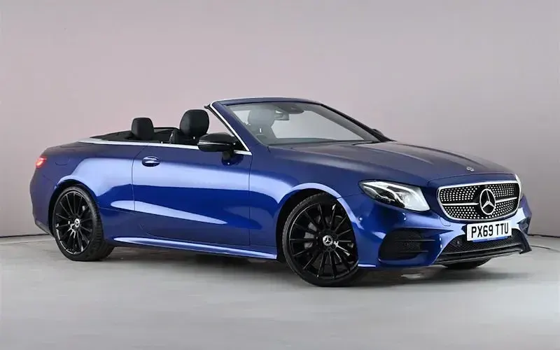 Usado Mercedes E220 AMG line 194 HP (142 kW) 2019 Cabrios