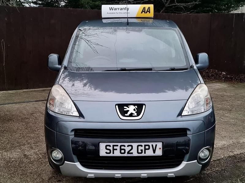 Used Peugeot Partner Tepee S 92 HP (67 kW) 2012 Grey MPV