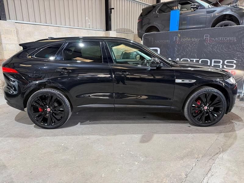 Second-hand Jaguar F-Pace R-Sport 180 CP (132 kW) 2016 Negru SUV