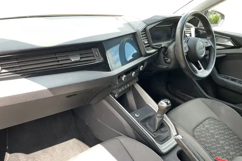 Used Audi A1 Sportback Sport 114 HP (83 kW) 2020 Firmament blue Hatchback