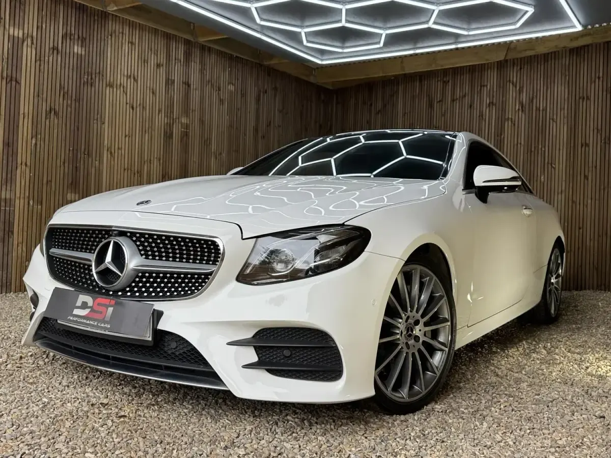 Usado Mercedes E350 AMG line 313 HP (230 kW) 2019 Branco Coupé
