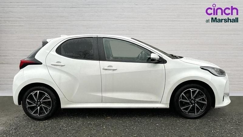Used Toyota Yaris Hybrid Design 116 HP (85 kW) 2023 White Hatchback