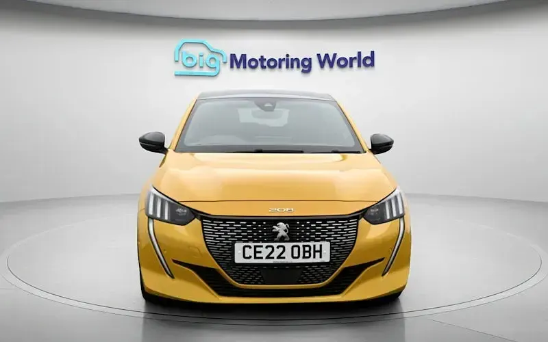 Used Peugeot 208 Premium 102 HP (75 kW) 2022 Yellow Hatchback