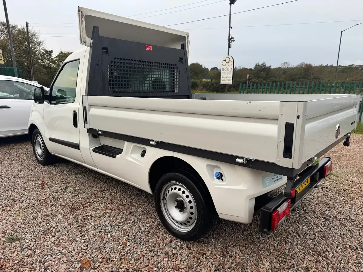 Used Fiat Doblò S 105 HP (77 kW) 2021 White MPV