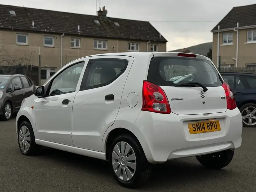 Used Suzuki Alto 68 HP (50 kW) 2014 White Hatchback