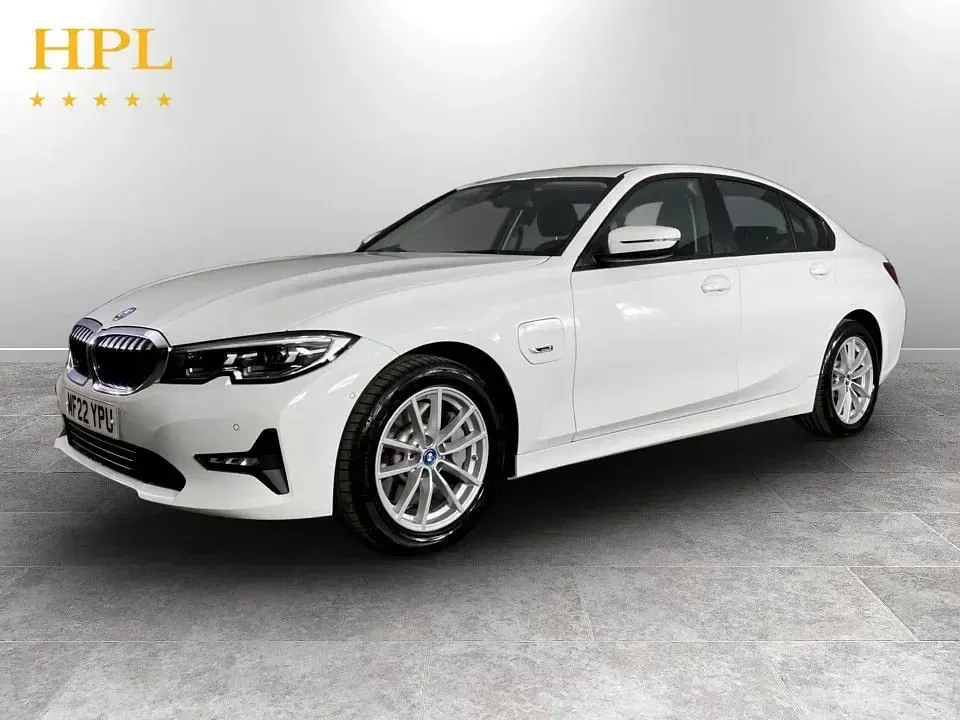 Usado BMW 330e Performance 2022 Blanco Berlina