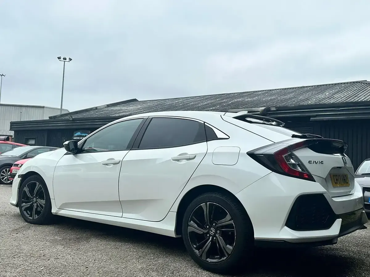 Used Honda Civic SR 2017 White Hatchback