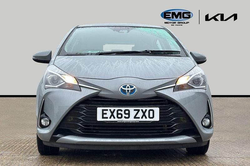 Used Toyota Yaris 100 HP (73 kW) 2019 Grey Hatchback