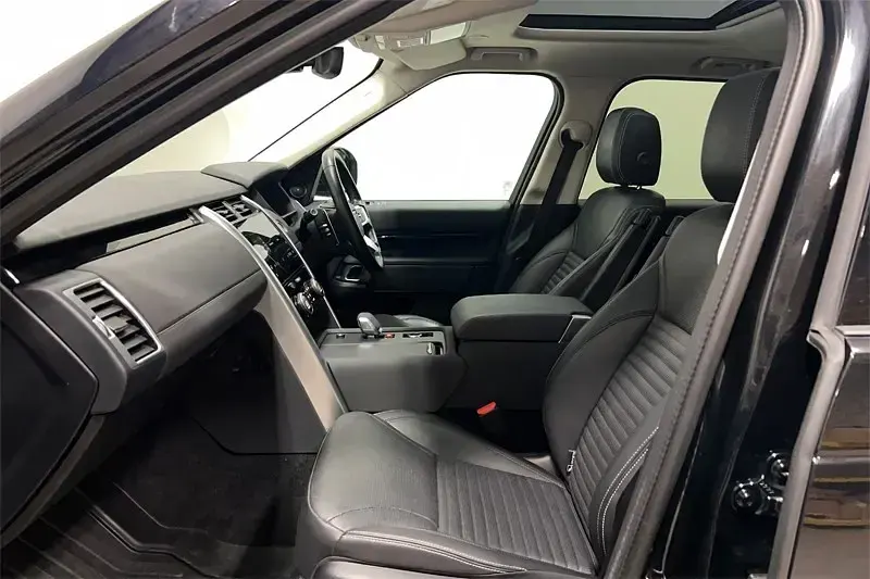 Used Land Rover Discovery 5 S 295 HP (216 kW) 2023 Black SUV