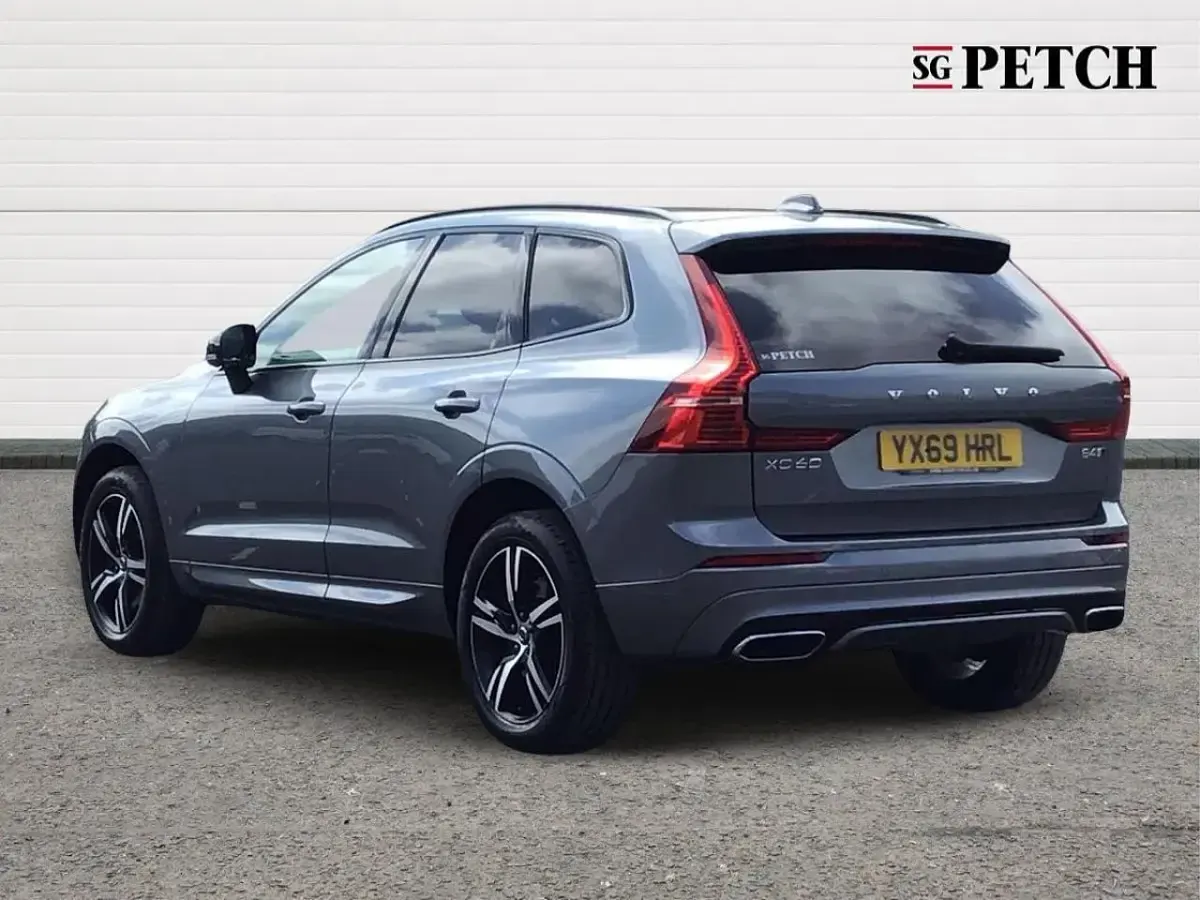 Used Volvo XC60 R-Design 194 HP (142 kW) 2019 Grey SUV