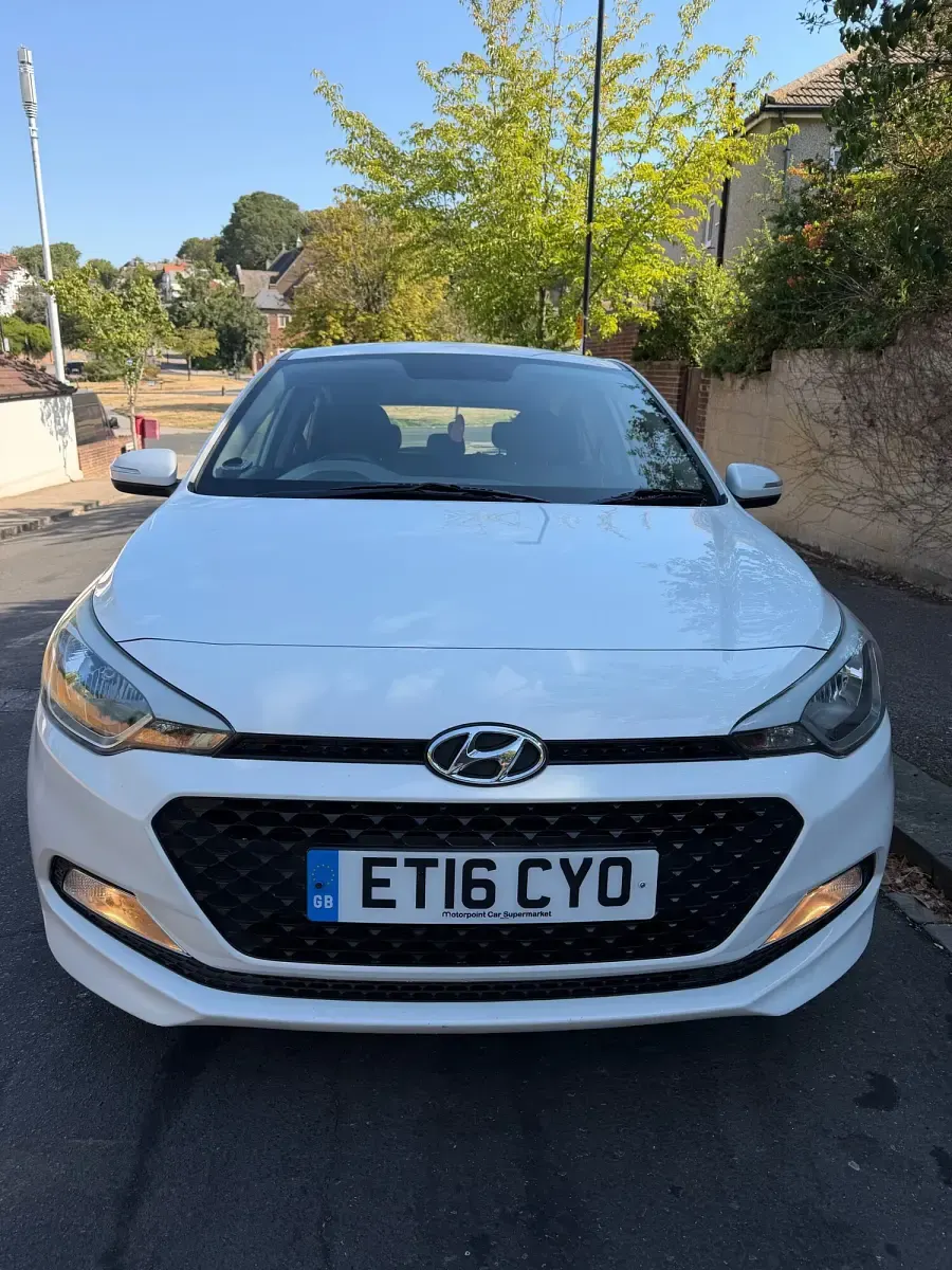 Used Hyundai i20 2016 White Hatchback