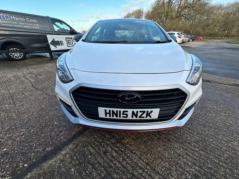 White Used 2015 Hyundai i30 Turbo Hatchback | £6,700 (Fair price) - Image 1/4