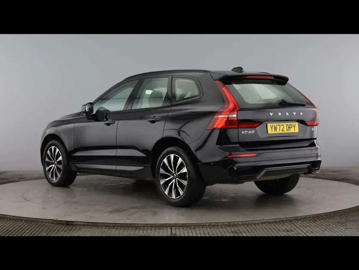 Begagnad Volvo XC60 Plus 2023 Svart SUV