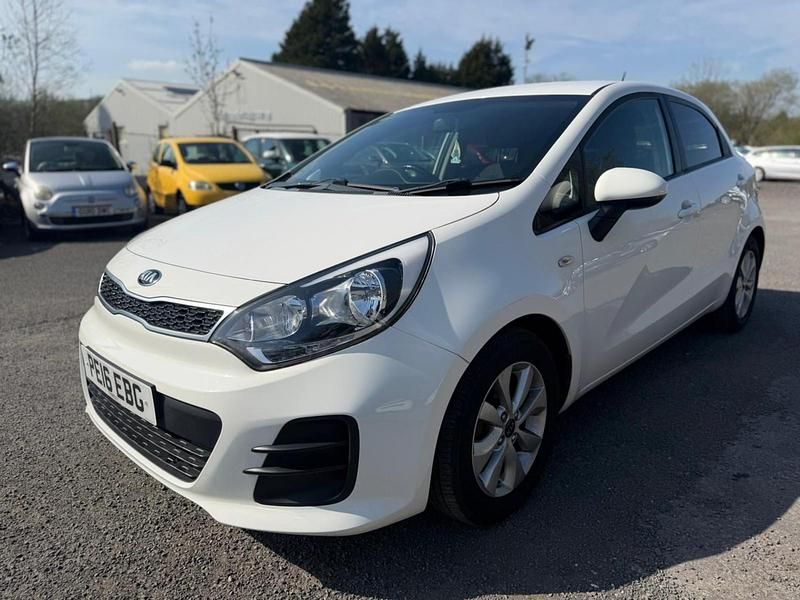 Used Kia Rio 2016 White Hatchback