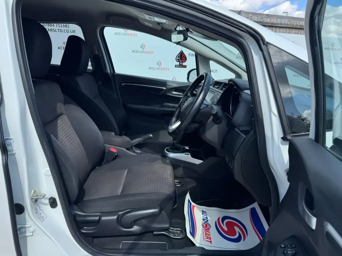 Second-hand Honda Jazz EX 102 CP (75 kW) 2018 Alb Hatchback