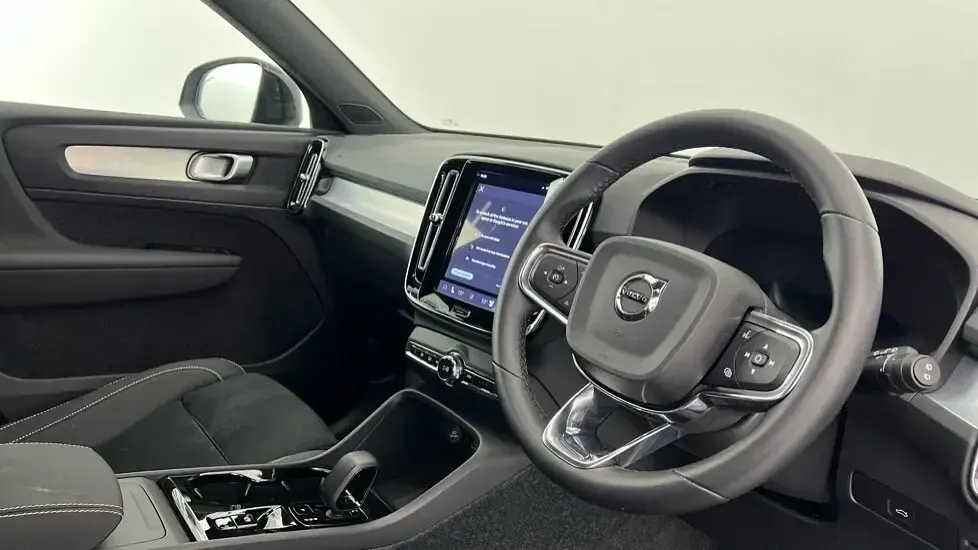 Used Volvo XC40 Plus 161 HP (118 kW) 2025 Grey SUV