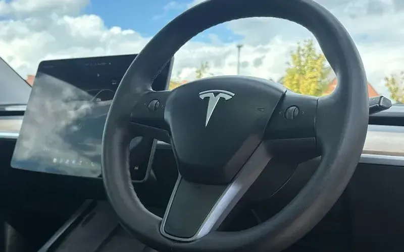 Used Tesla Model Y Long Range AWD 286 kW (389 HP) 2025 SUV