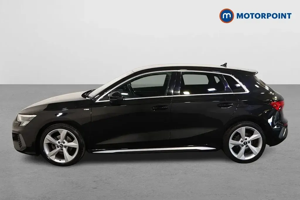 Begagnad Audi A3 S-Line 2022 Svart Sedan
