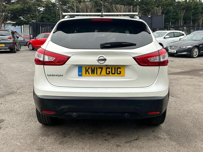 Used Nissan Qashqai Tekna 130 HP (95 kW) 2017 White SUV