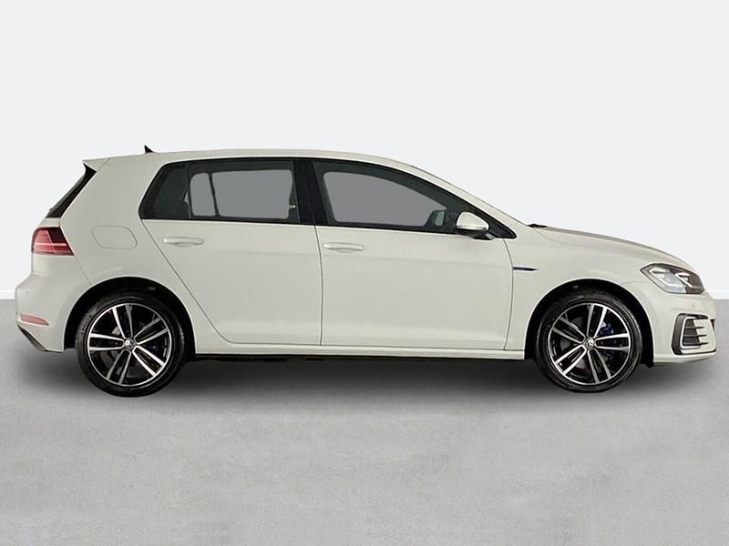 Used VW Golf VII GTE 204 HP (150 kW) 2017 White Hatchback