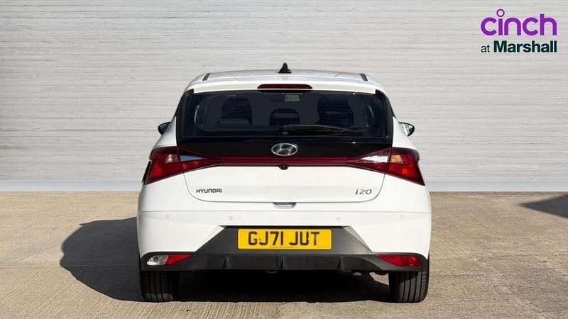 Used Hyundai i20 SE 100 HP (73 kW) 2021 White Hatchback