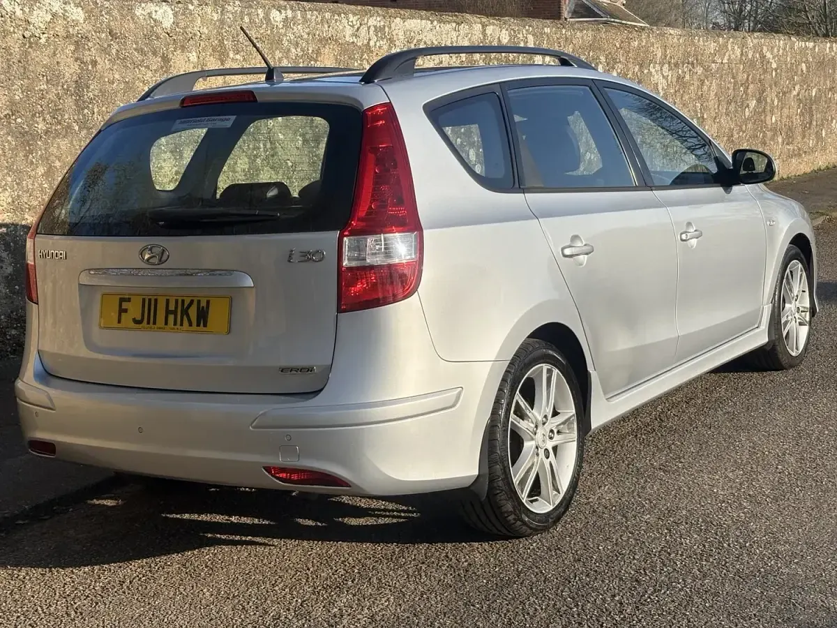 Used Hyundai i30 Premium 2011 Silver Estate
