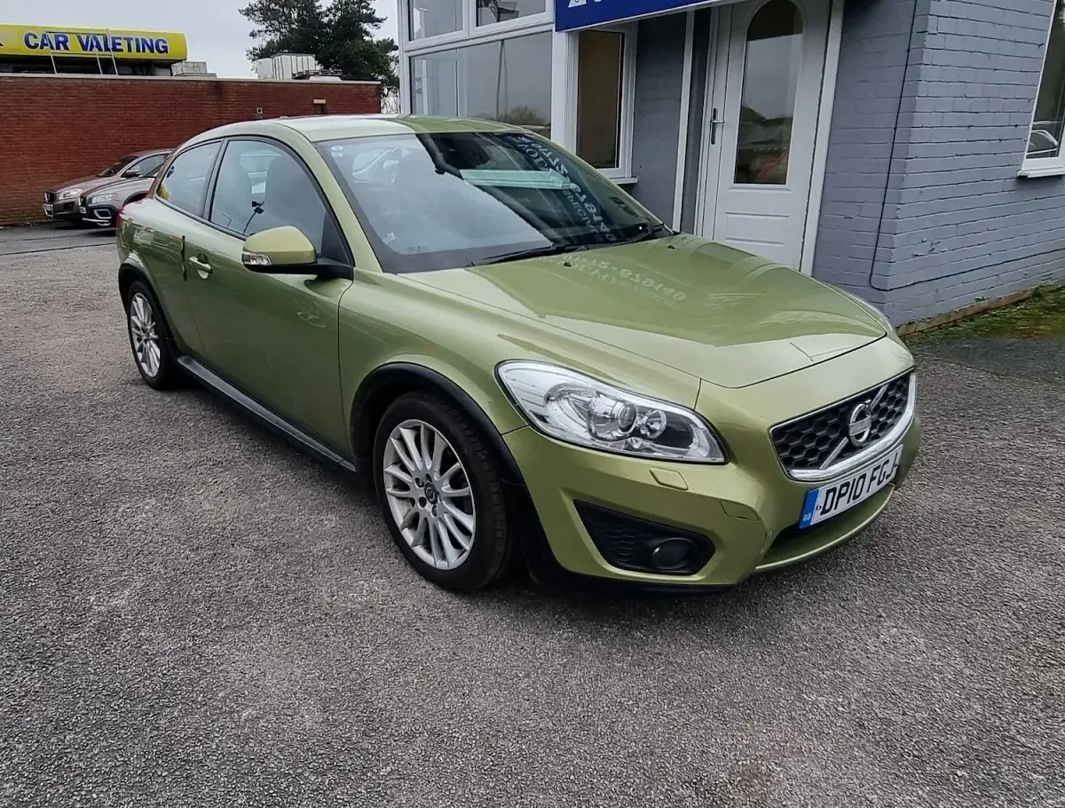 Used Volvo C30 SE Lux 106 HP (77 kW) 2010 Green Hatchback
