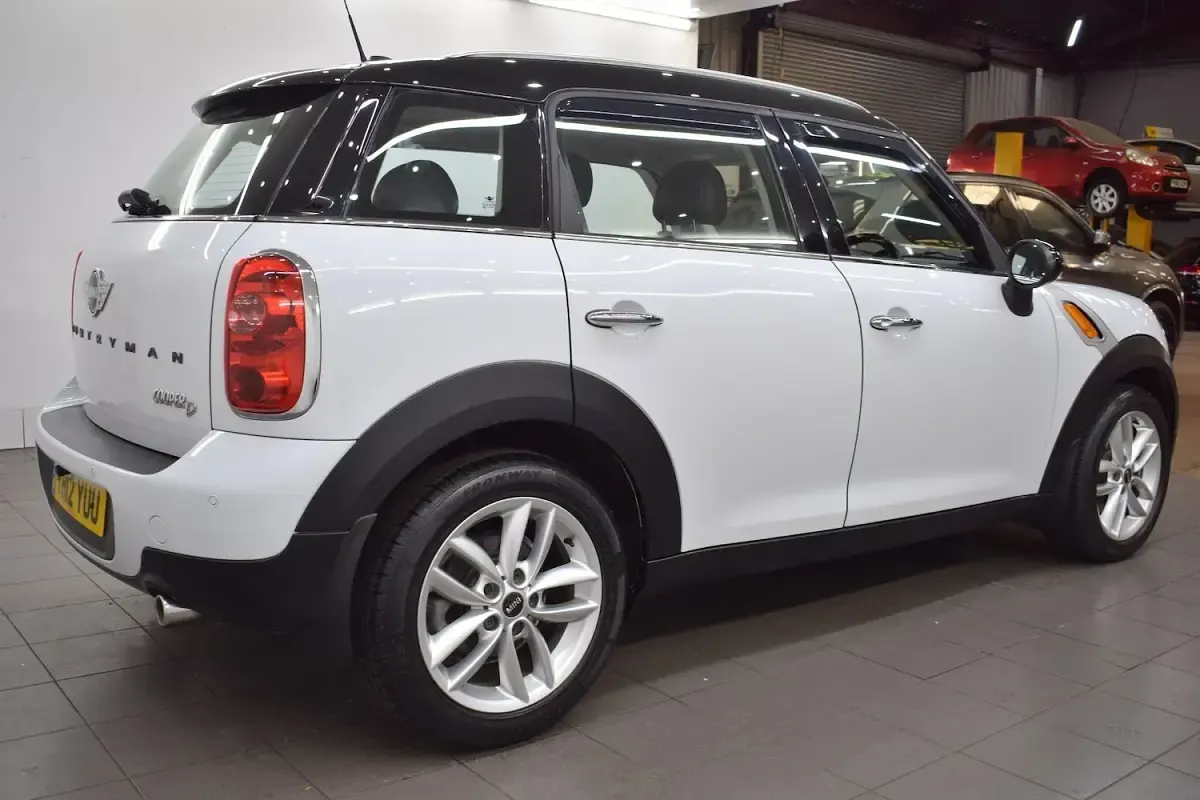Used Mini Cooper D 112 HP (82 kW) 2012 White Hatchback