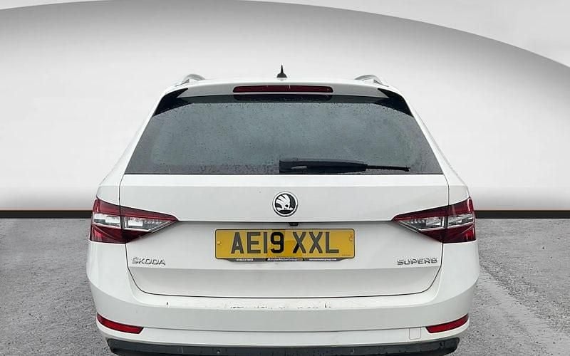 Used Skoda Superb SE Technology 150 HP (110 kW) 2019 White Estate